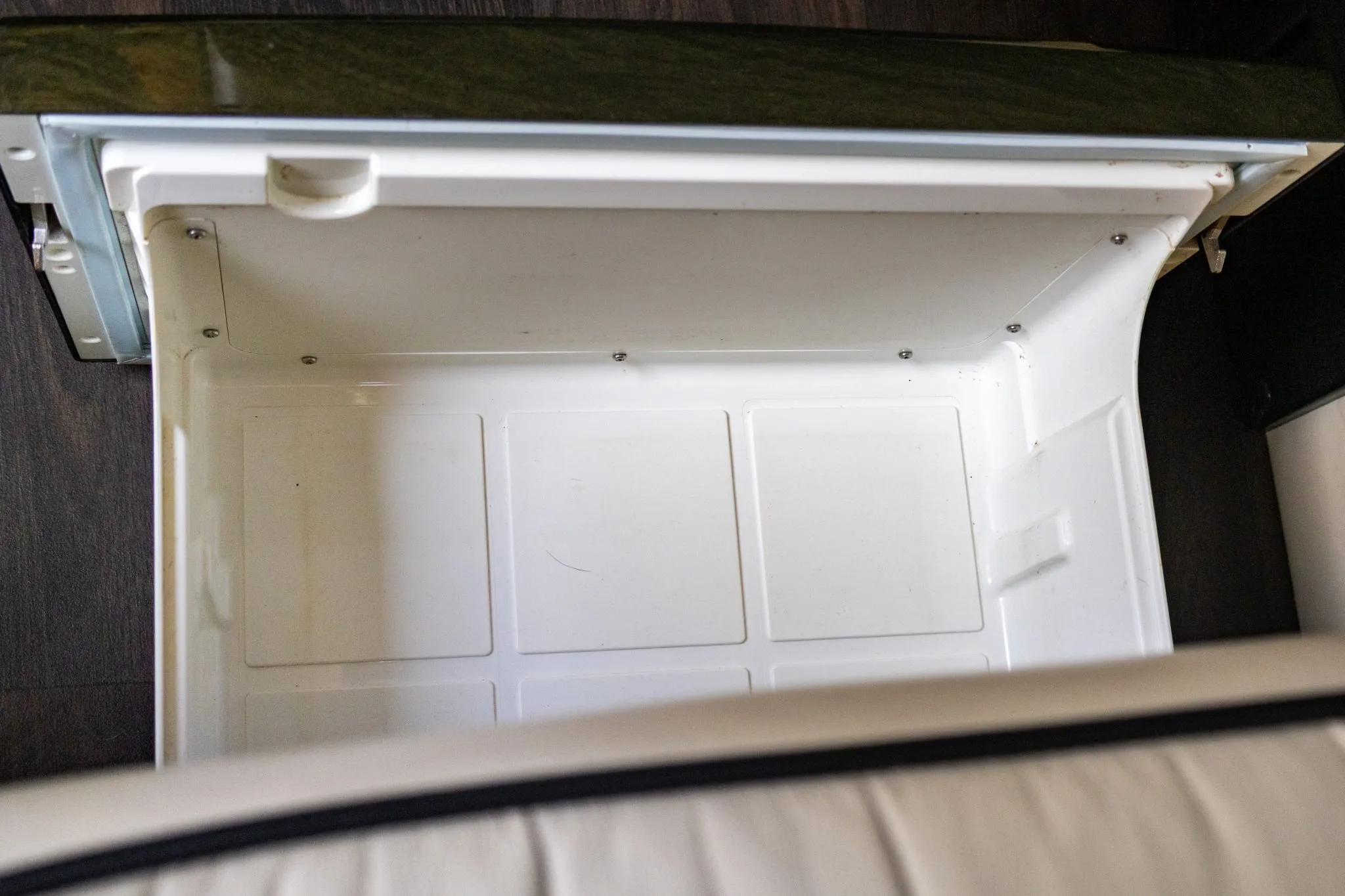 Edel Atlanta integrated drink cooler